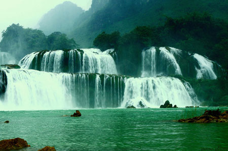 Thác Bản Giốc lọt Top 10 thác nước hùng vỹ nhất thế giới